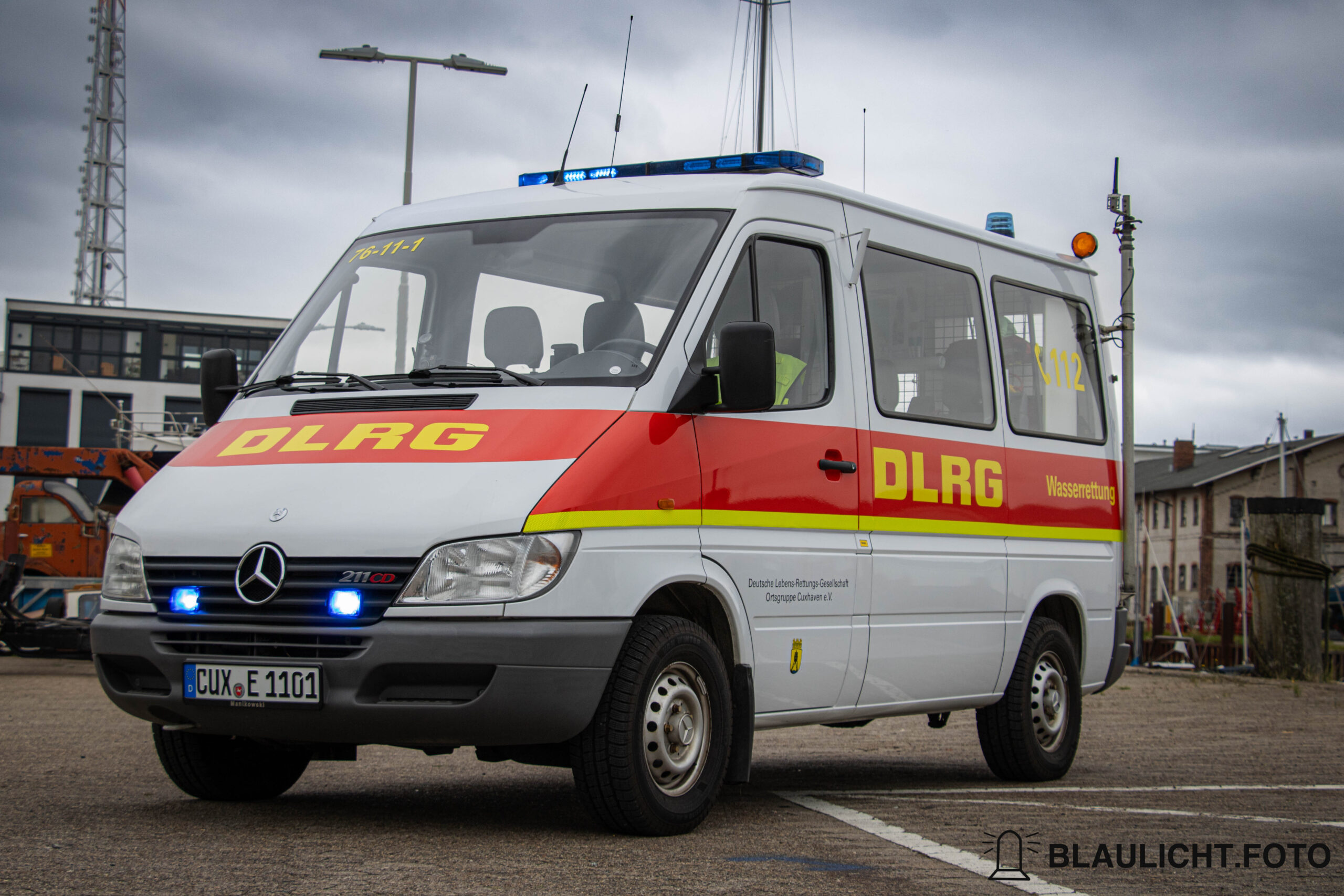 Der ELW der DLRG o.g. Cuxhaven zusehen ist das Fahrzeug von Vorne