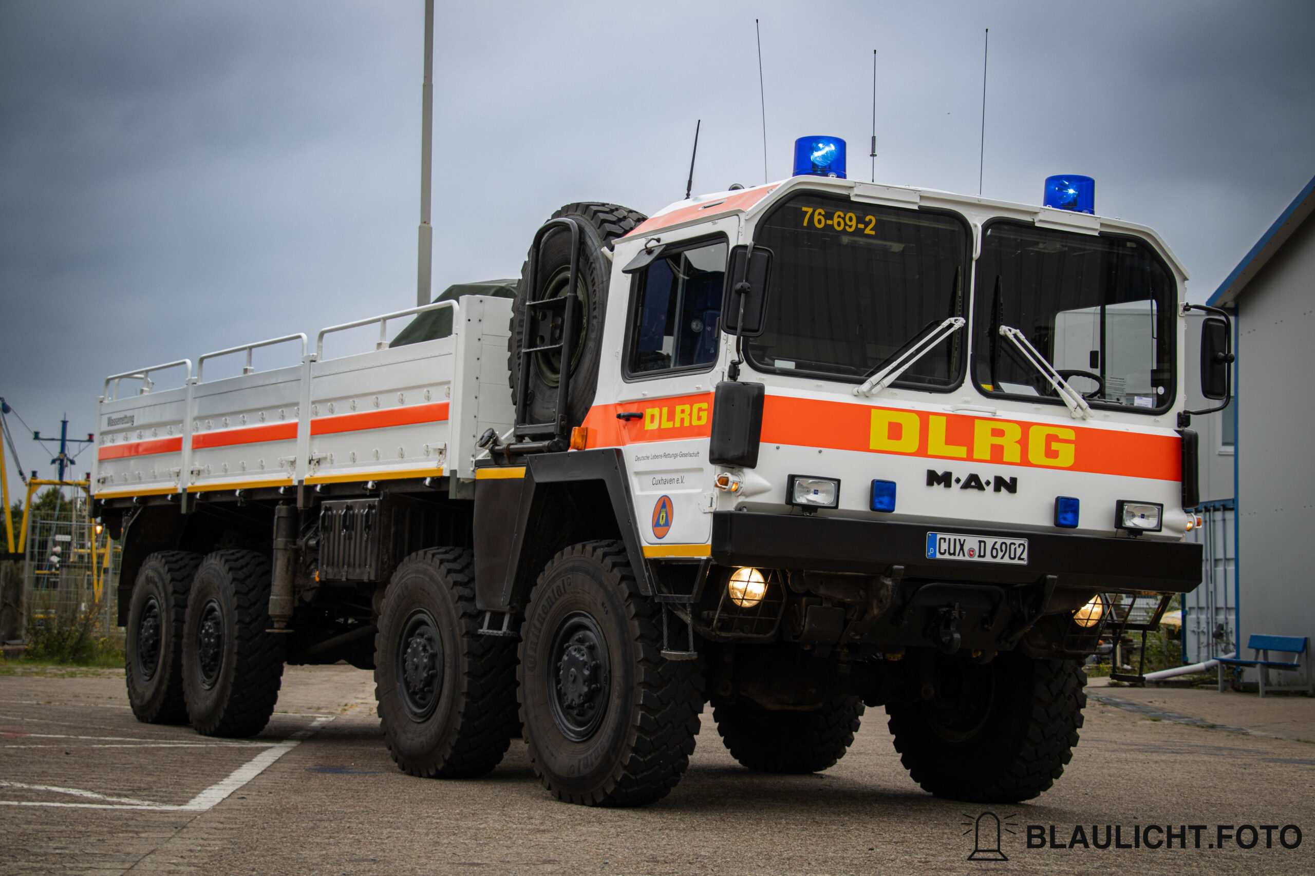 Der GW der DLRG o.g. Cuxhaven zusehen ist das Fahrzeug von Vorne