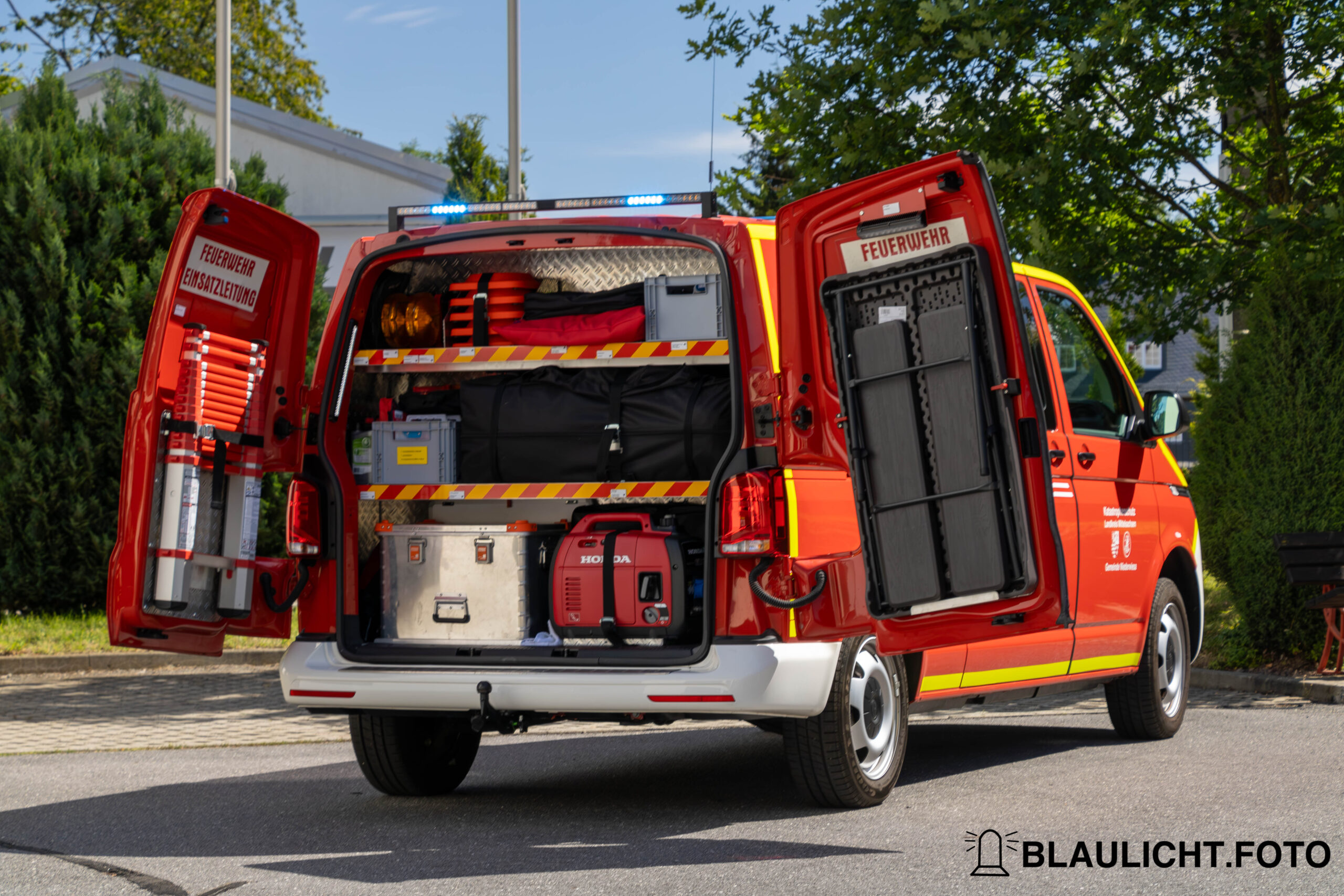 Der ELW der Freiwilligen Feuerwehr Niederwiesa von Hinten