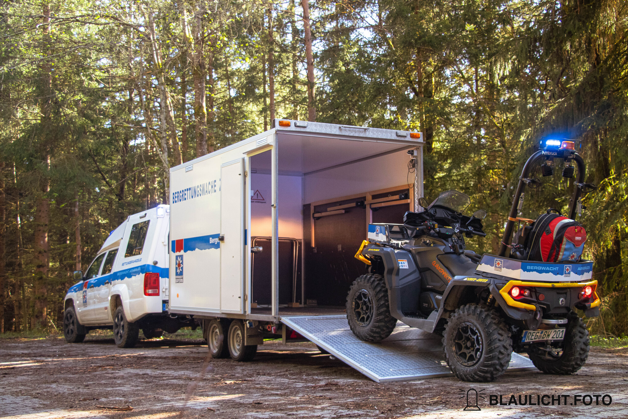 Bergwacht-Arnbruck_Rettungsfahrzeug+Anheanger+ATV-2