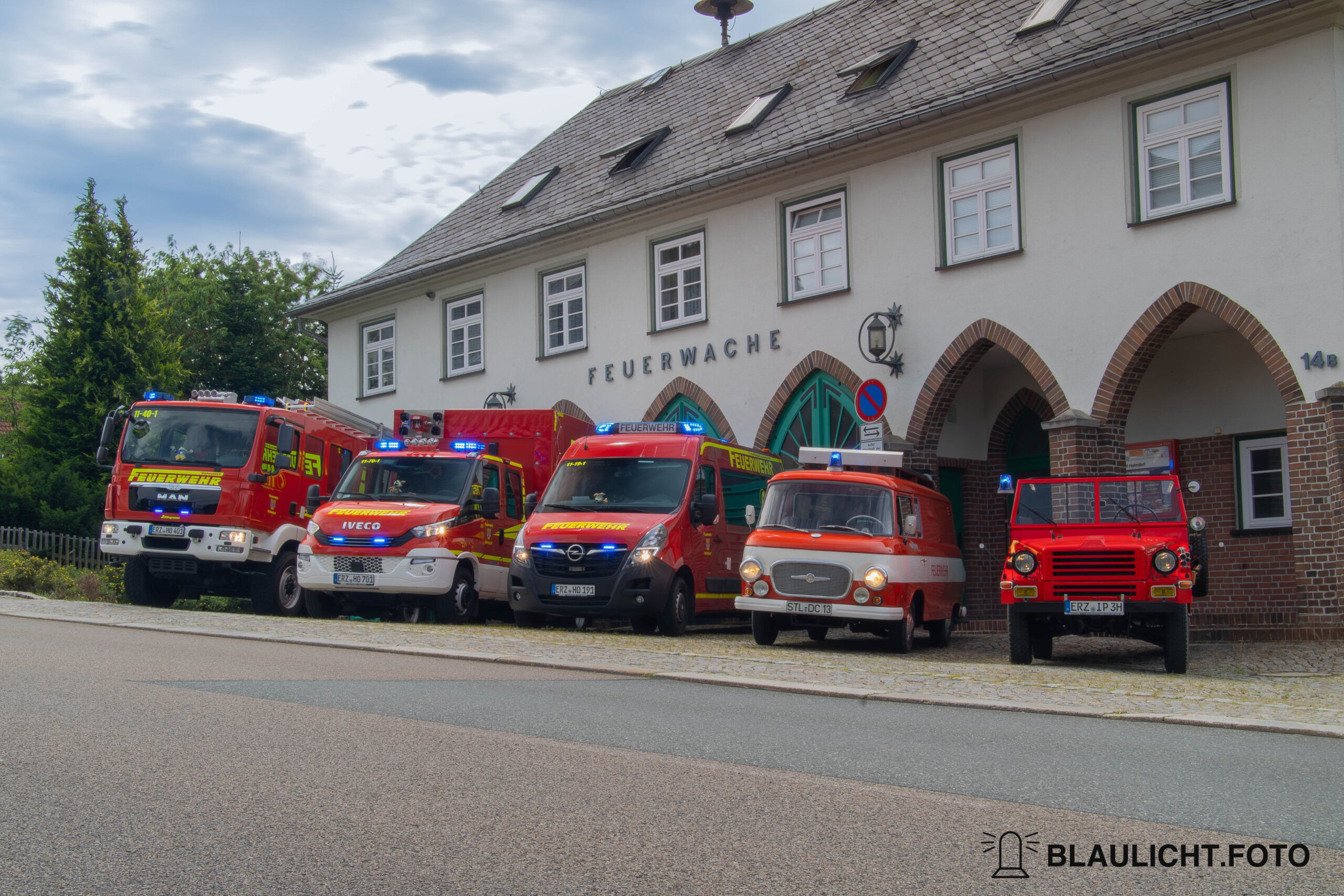 FFW-Hohendorf-HLF-GWL-MTW-Oldtimer-Gruppenbild-1